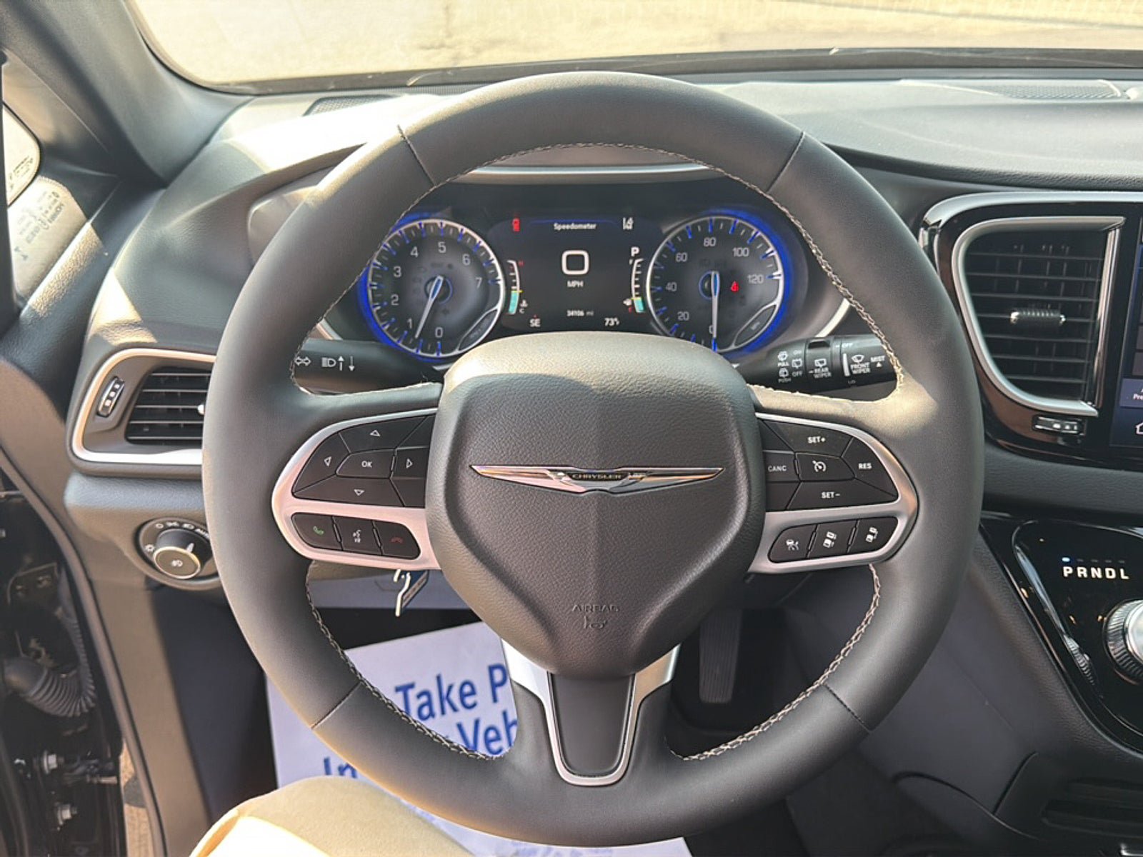Used 2025 Chrysler Pacifica Select FWD image 9