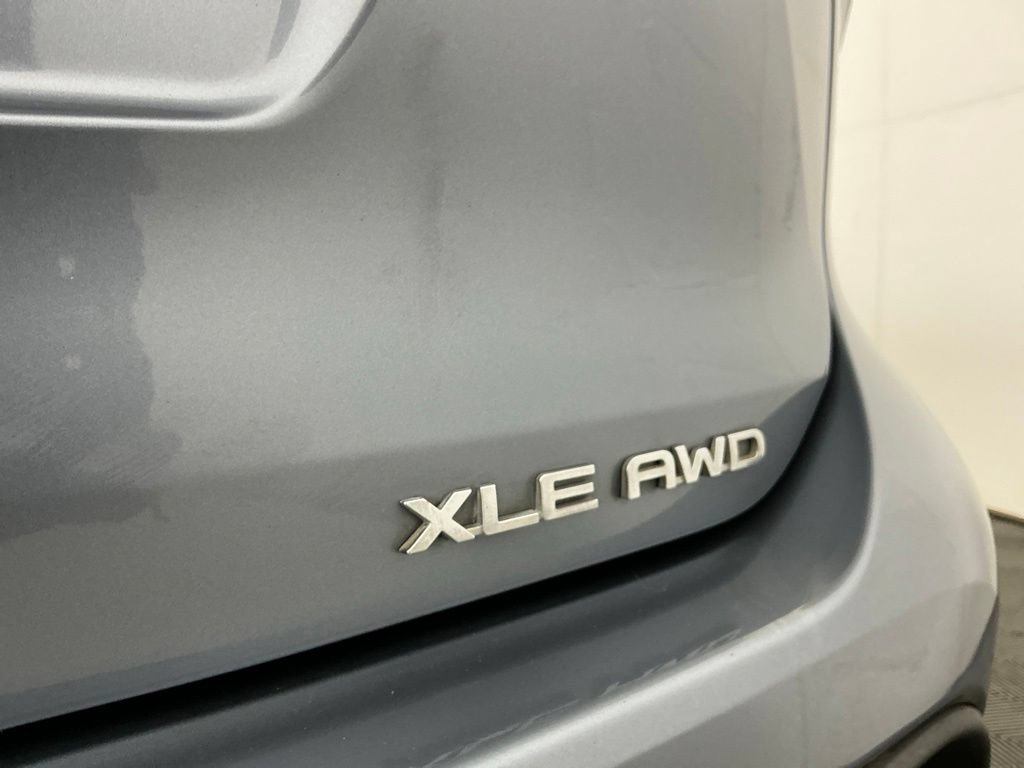 Used 2021 Toyota Highlander XLE AWD/4WD image 31