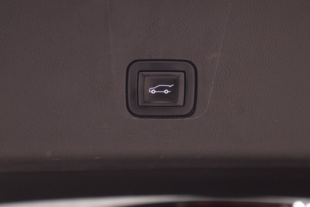 Used 2020 Chevrolet Traverse LT w/ LPO, Floor Liner Package AWD/4WD image 39