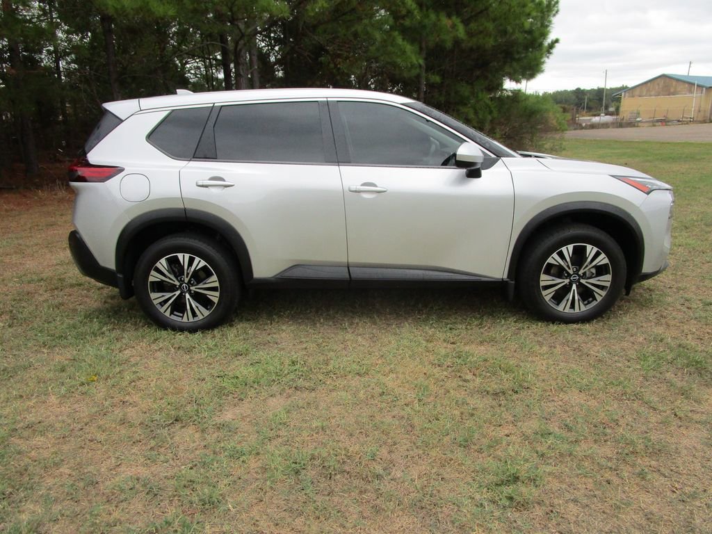 Used 2023 Nissan Rogue SV image 6