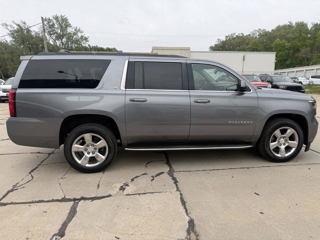 Used 2018 Chevrolet Suburban LT w/ Luxury Package AWD/4WD image 7