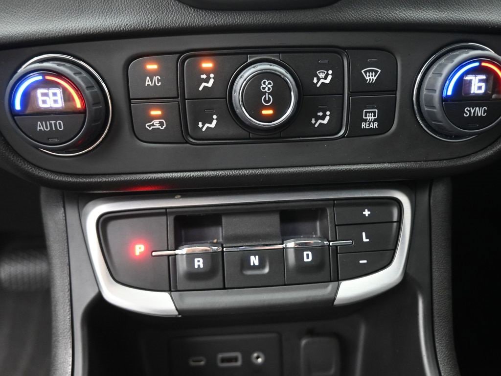 Used 2023 GMC Terrain SLE w/ Driver Convenience Package image 3