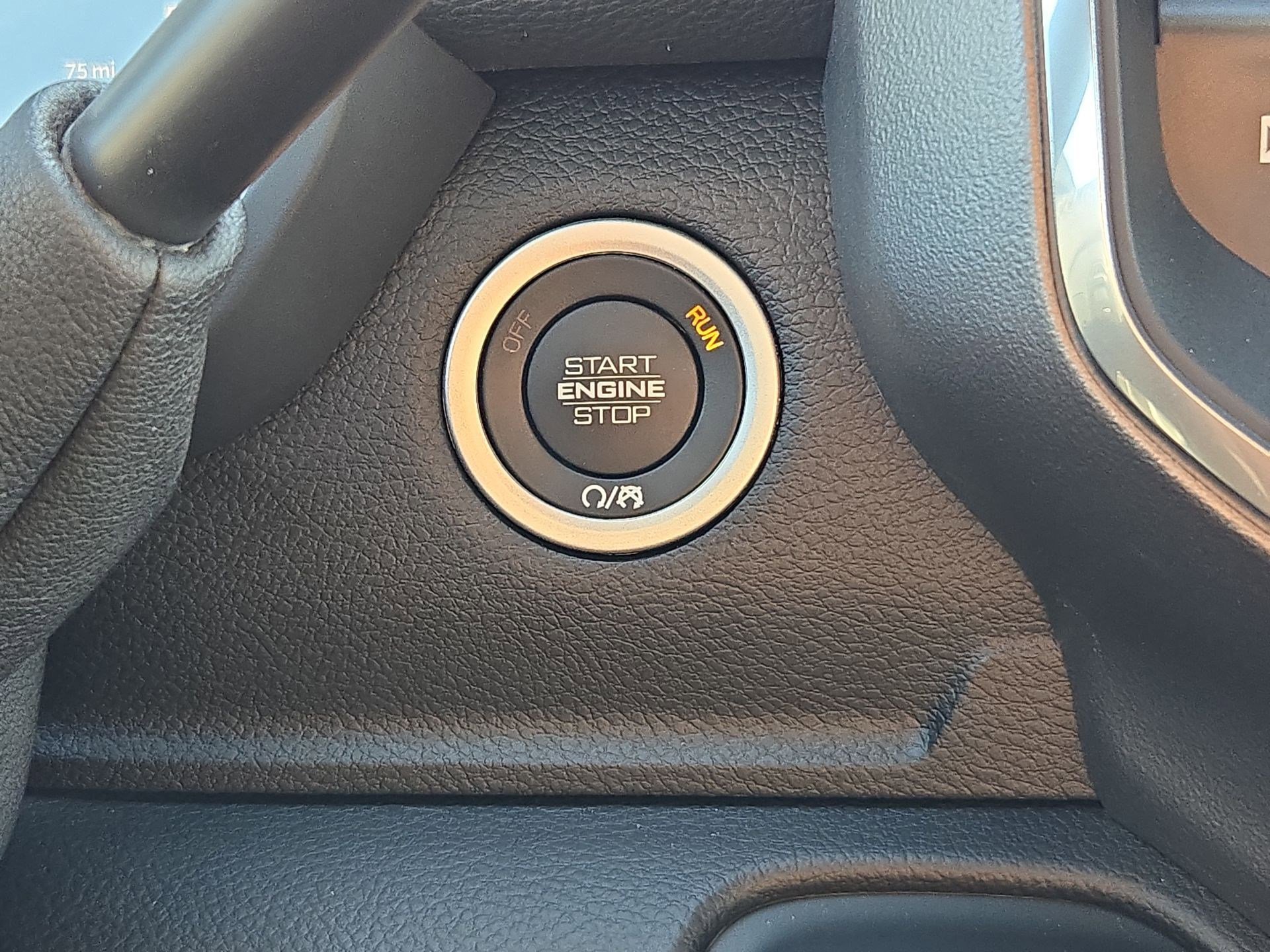 Used 2025 RAM 2500 Laramie AWD/4WD image 20