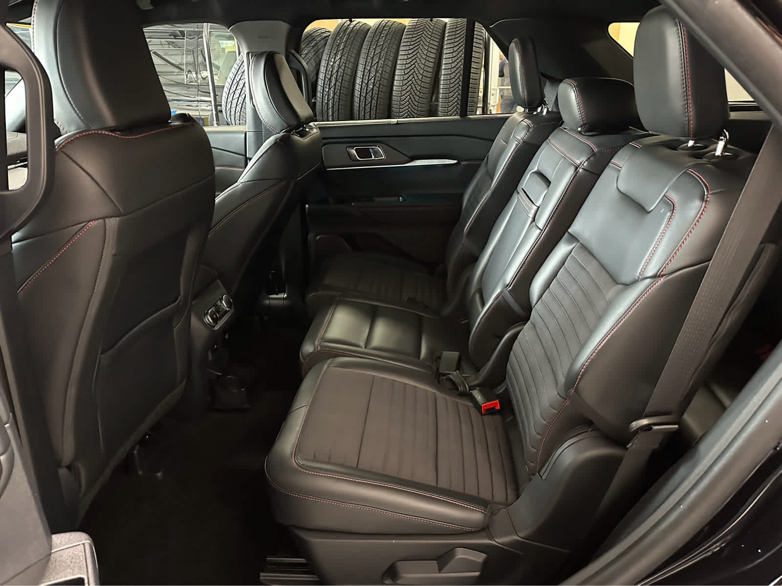Used 2025 Ford Explorer ST-Line w/ Premium Package AWD/4WD image 34