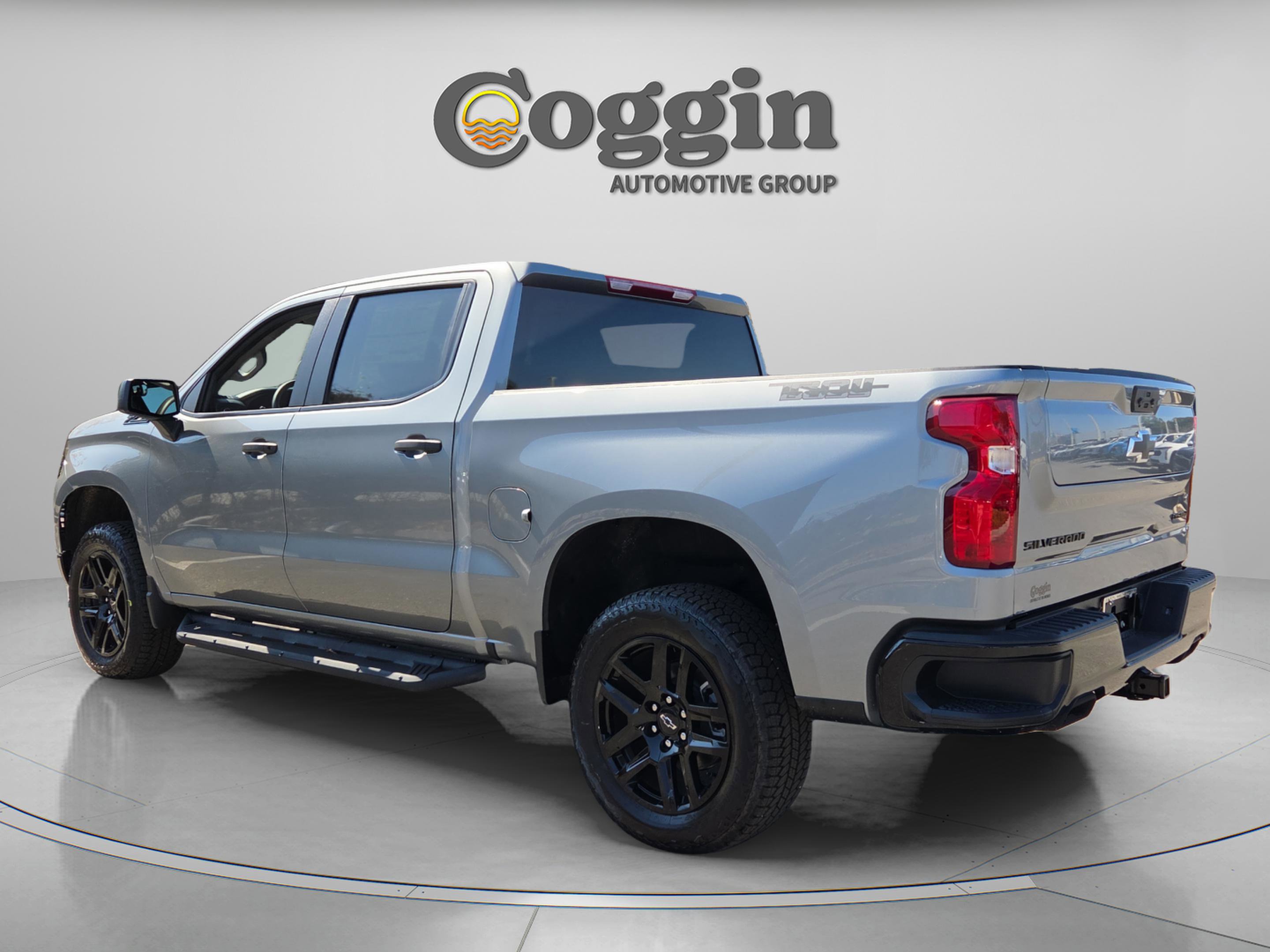 New 2026 Chevrolet Silverado 1500 Custom Trail Boss w/ Dark Appearance Package AWD/4WD image 4
