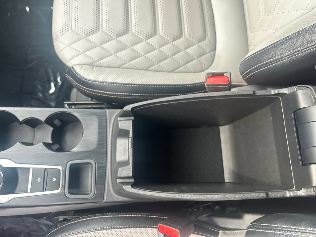 Used 2023 Ford Escape Platinum w/ Premium Technology Package AWD/4WD image 29