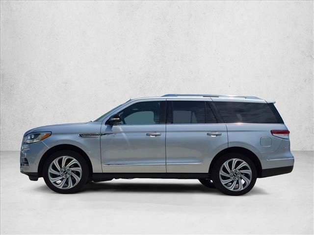 Used 2023 Lincoln Navigator Reserve AWD/4WD image 9