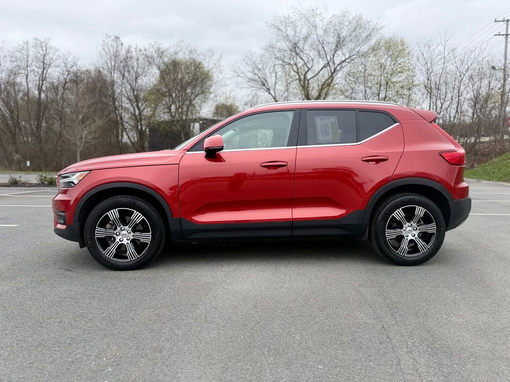 Used 2022 Volvo XC40 T5 Inscription image 3