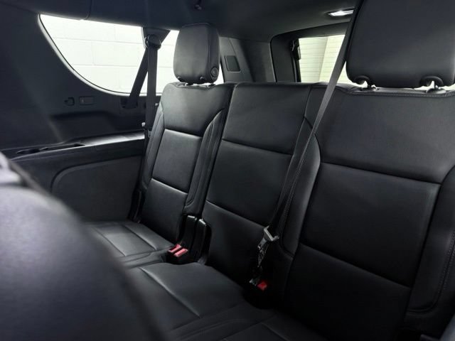 Used 2025 Chevrolet Suburban Z71 AWD/4WD image 25