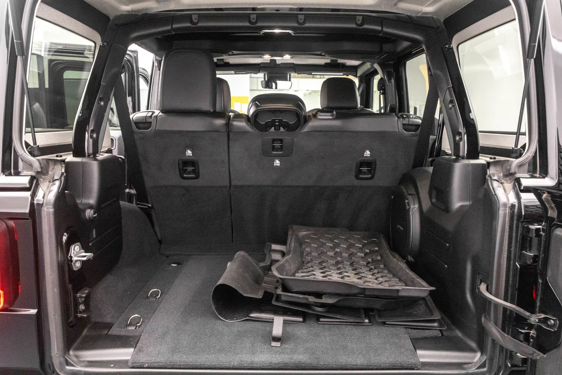 Used 2021 Jeep Wrangler Unlimited Rubicon w/ Trailer Tow Package AWD/4WD image 32
