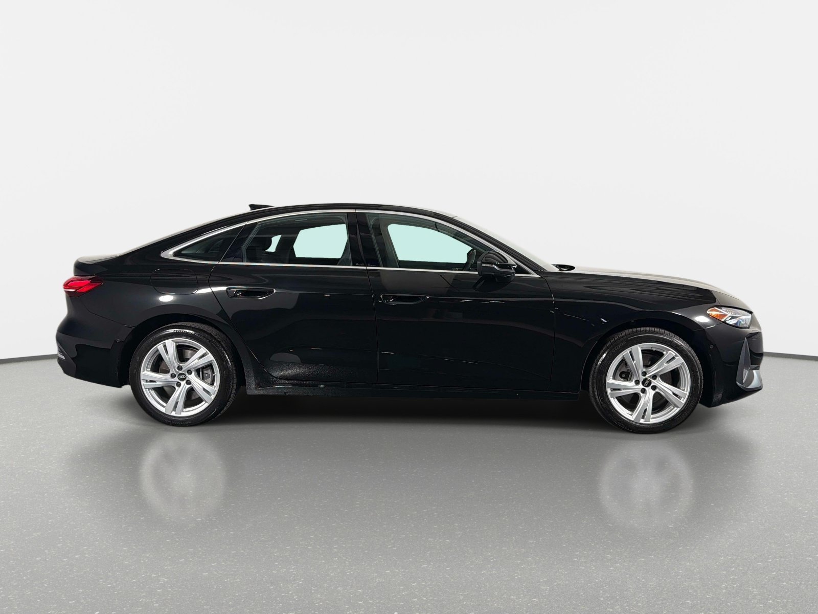 Used 2025 Audi A5 2.0T Premium Plus w/ Premium Plus AWD/4WD image 2