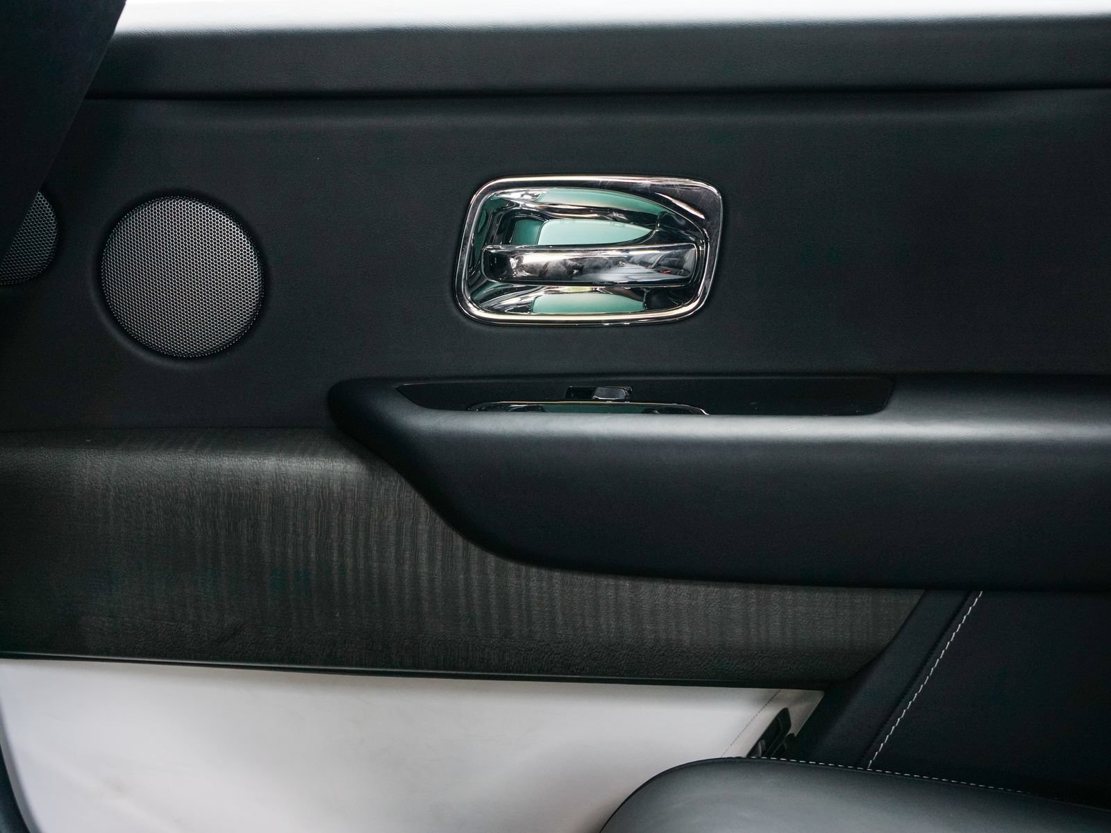 Certified 2024 Rolls-Royce Cullinan AWD/4WD image 19