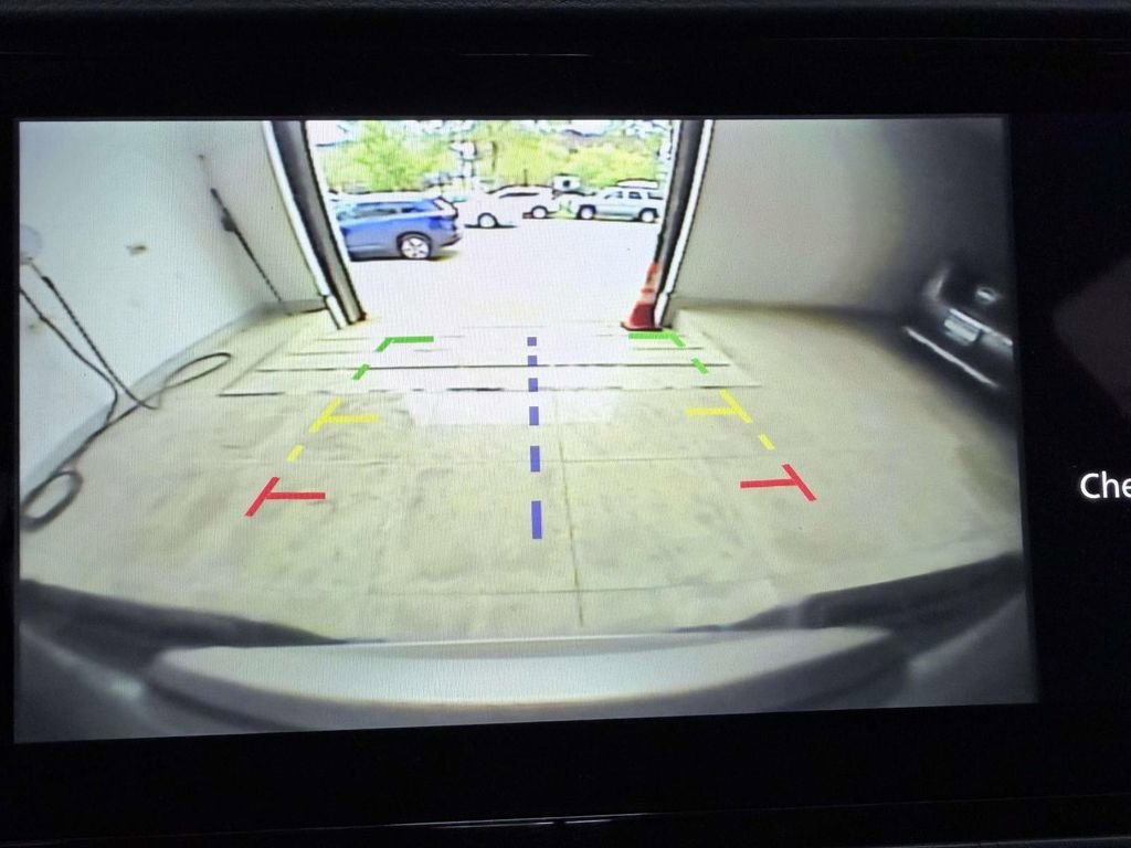 Used 2025 Nissan Frontier SV w/ SV Convenience Package RWD image 16