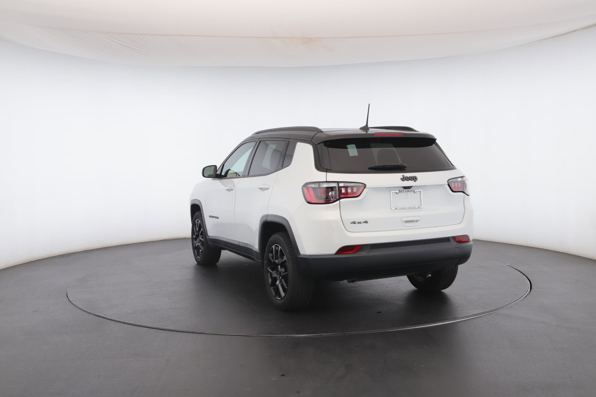 Used 2024 Jeep Compass Latitude w/ Sun and Sound Group AWD/4WD image 25