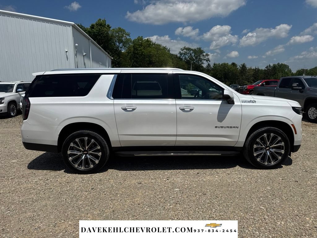 Used 2025 Chevrolet Suburban High Country w/ Sun And Tow Package AWD/4WD image 7