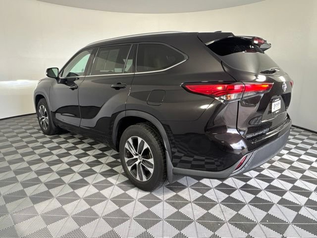 Used 2021 Toyota Highlander XLE AWD/4WD image 42