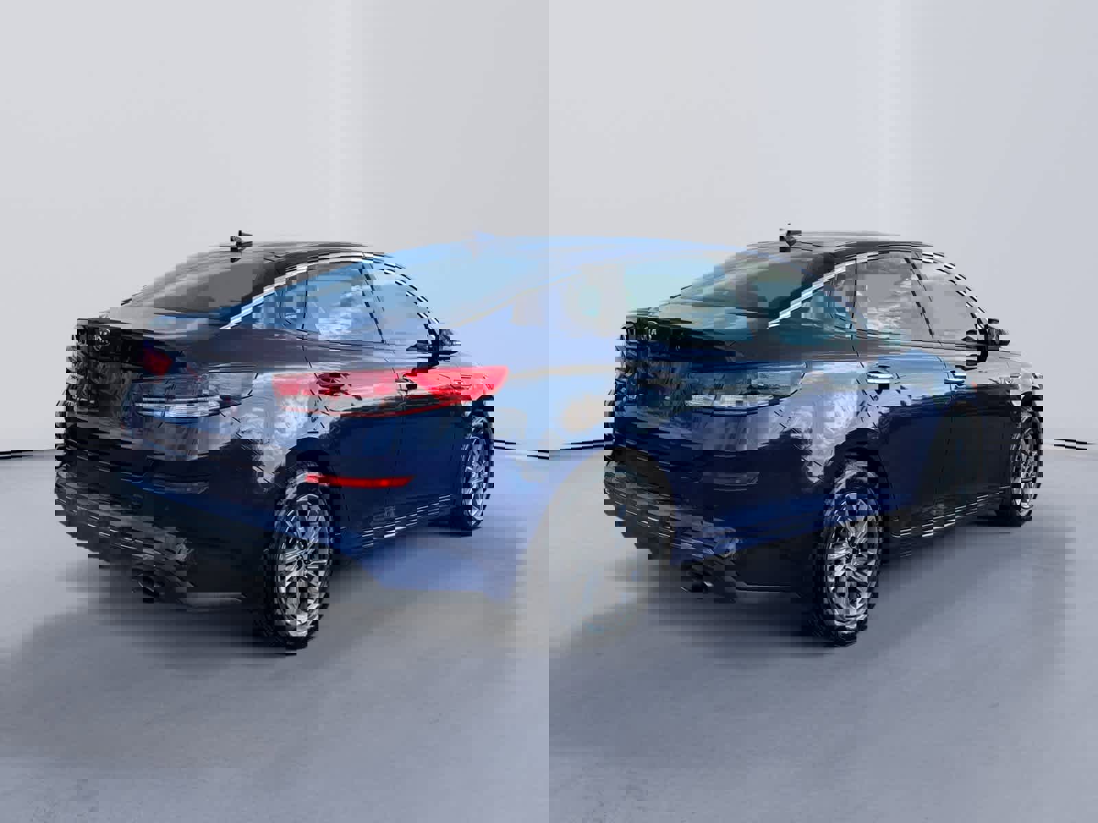 Used 2020 Kia Optima LX image 3