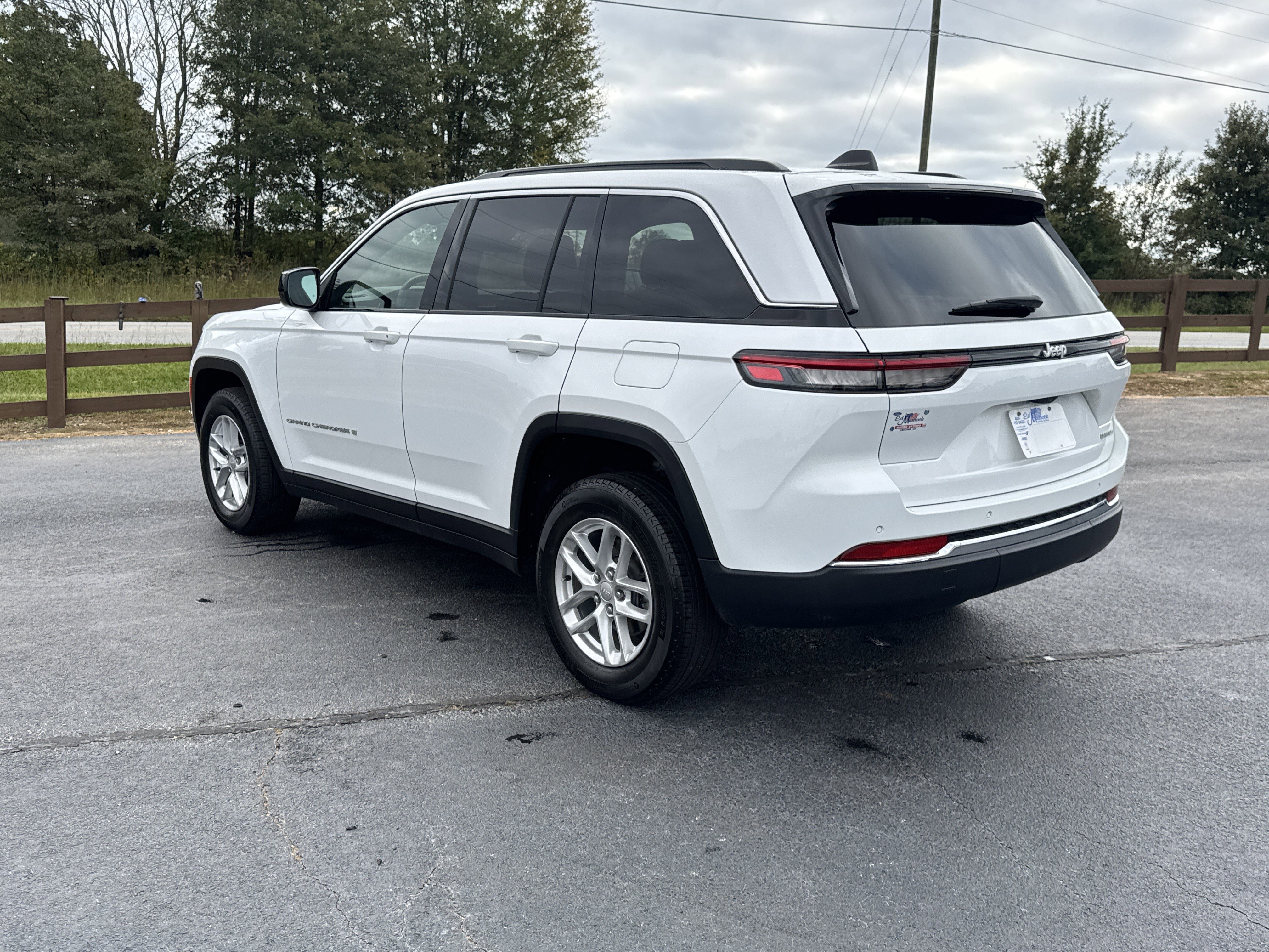 Used 2025 Jeep Grand Cherokee Laredo X w/ Luxury Tech Group I image 7