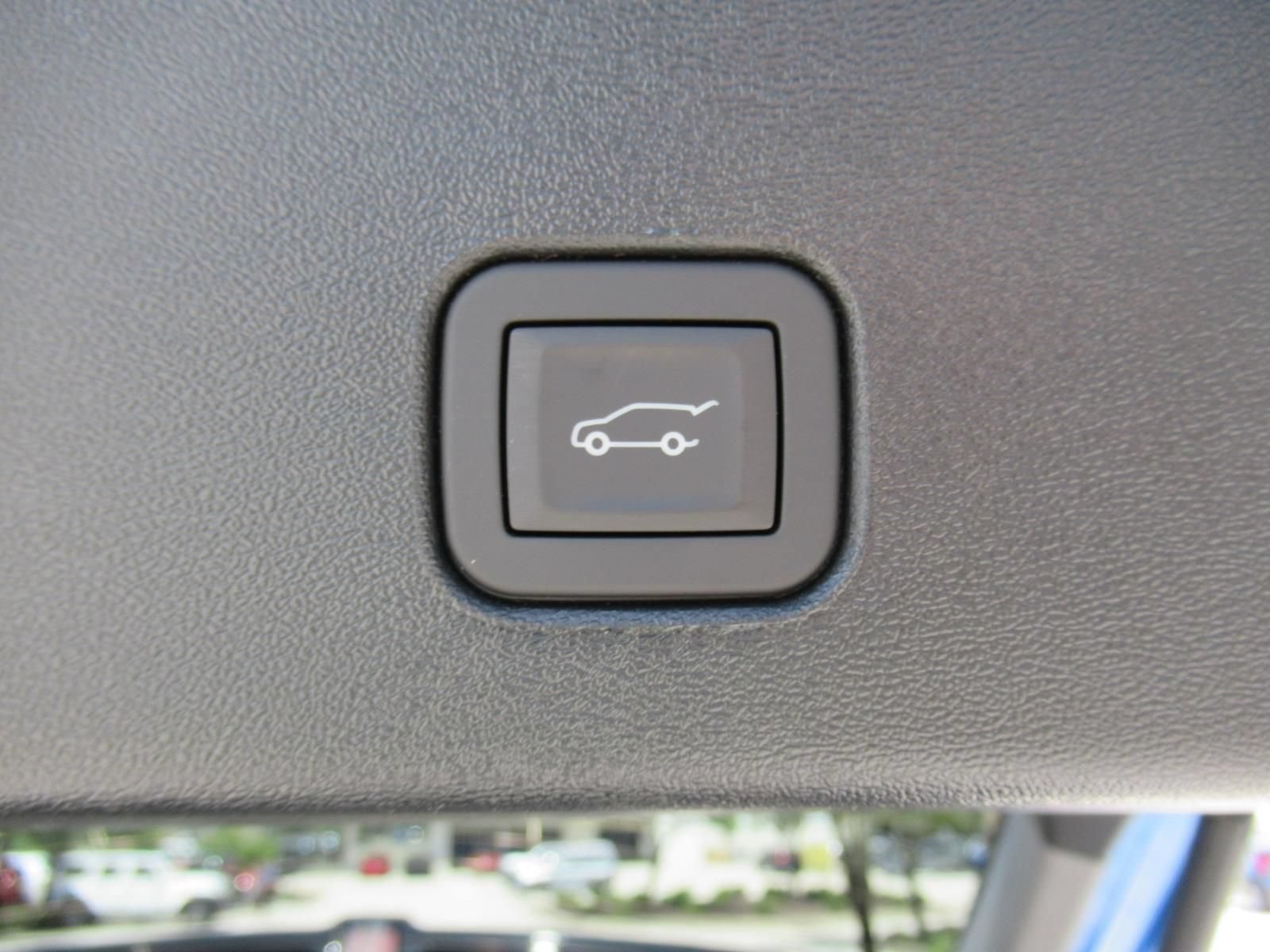 Certified 2025 Cadillac Optiq Luxury 2 AWD/4WD image 36