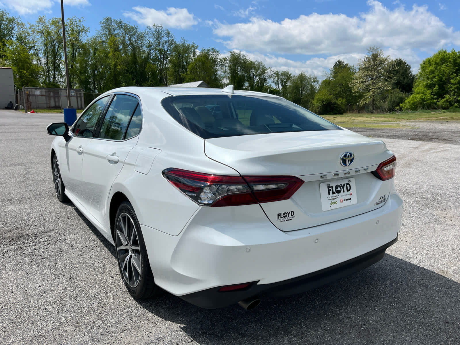 Used 2024 Toyota Camry XLE w/ Navigation Package FWD image 5