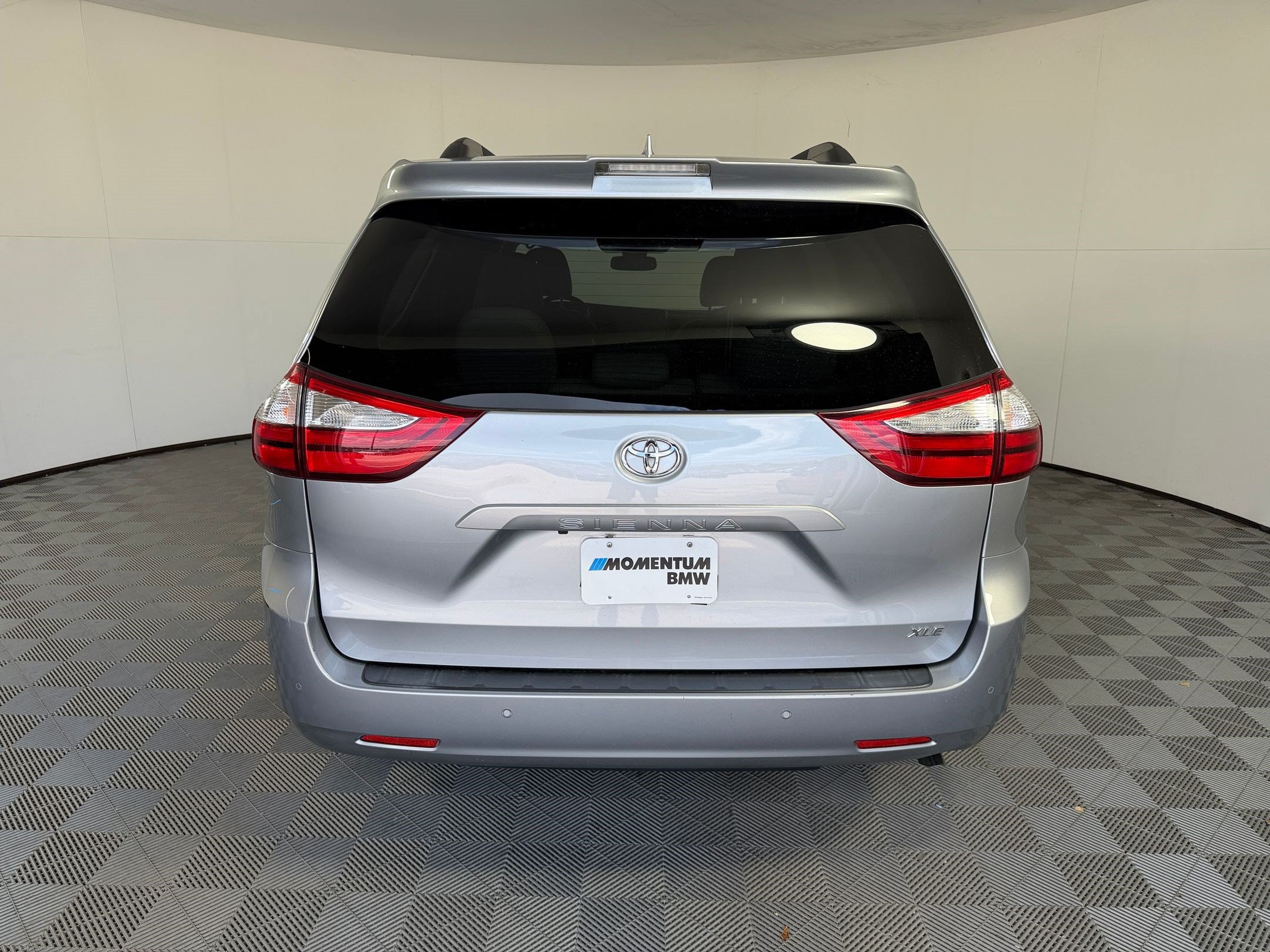Used 2018 Toyota Sienna XLE w/ XLE Navigation Package FWD image 10
