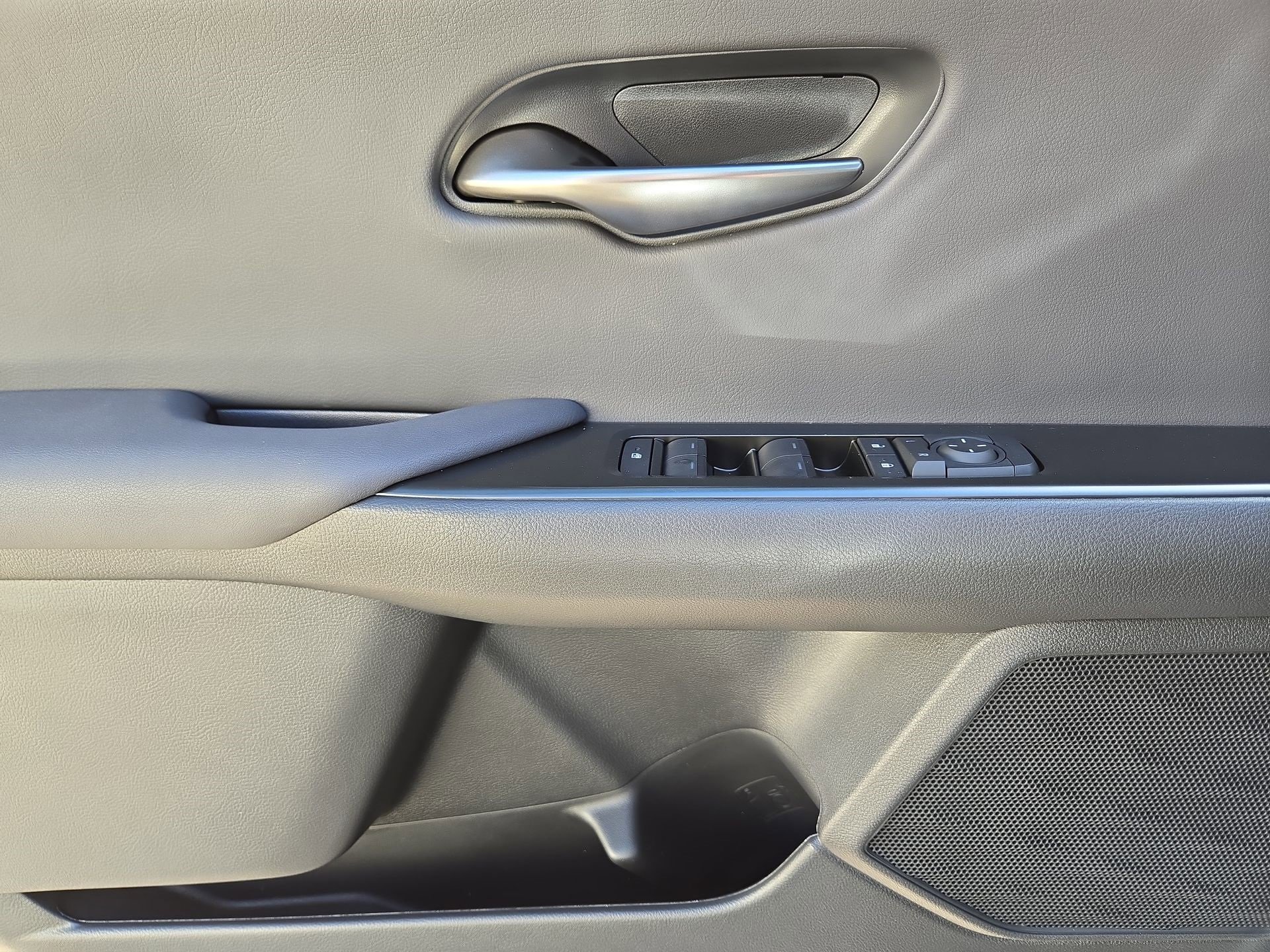 New 2025 Lexus UX 300h FWD image 15