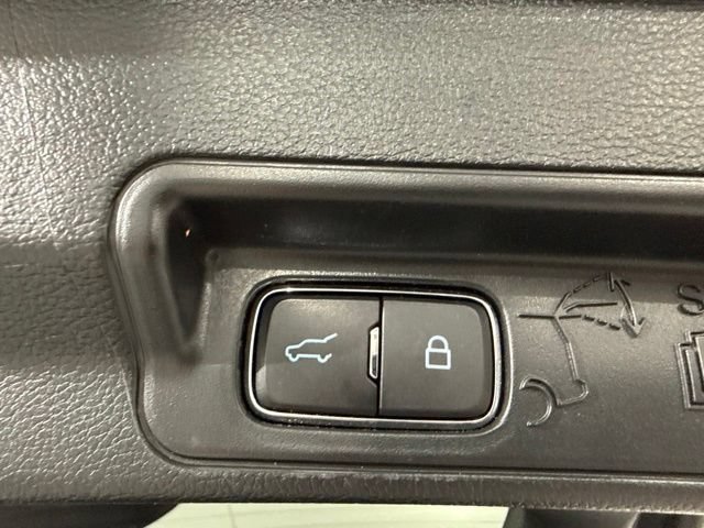 Used 2022 Ford Explorer XLT w/ Equipment Group 202A AWD/4WD image 13