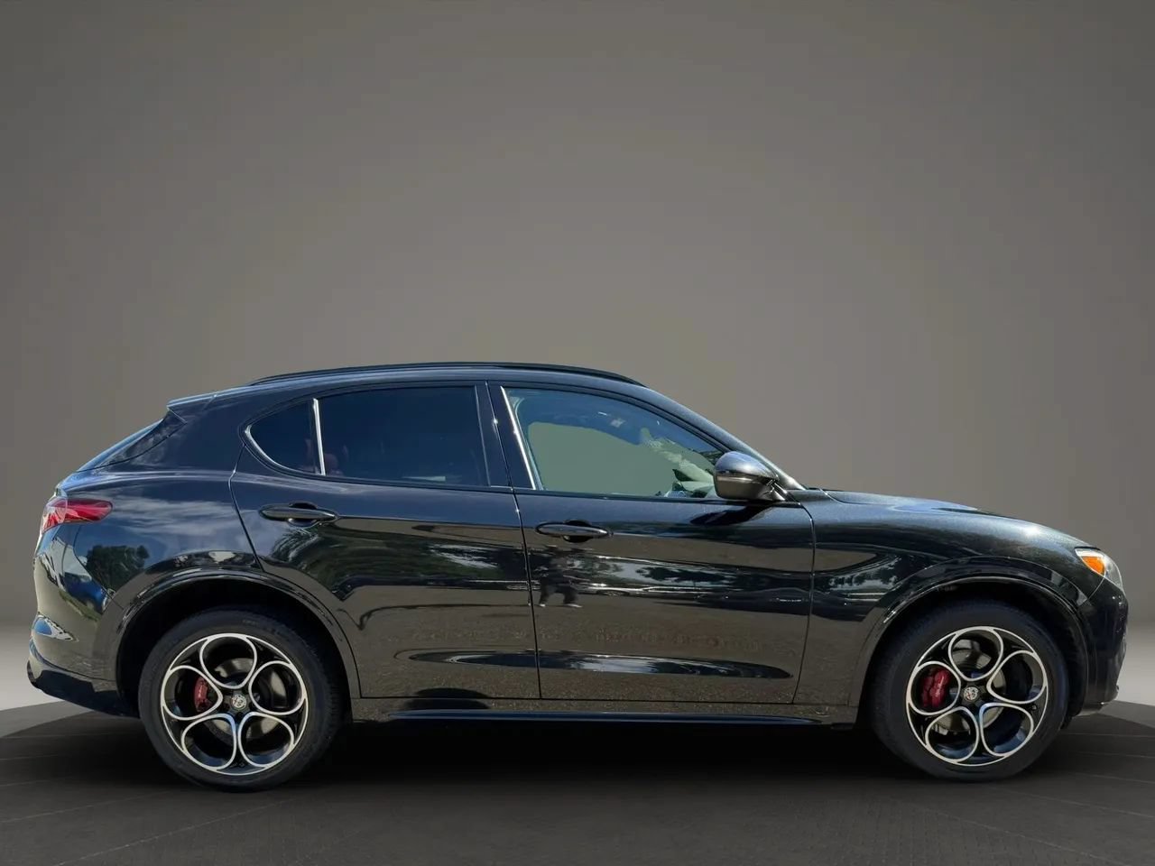 Used 2021 Alfa Romeo Stelvio Ti Sport AWD/4WD image 4