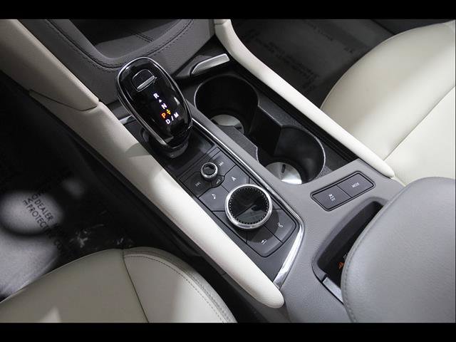 Used 2024 Cadillac XT6 Premium Luxury w/ Technology Package AWD/4WD image 18
