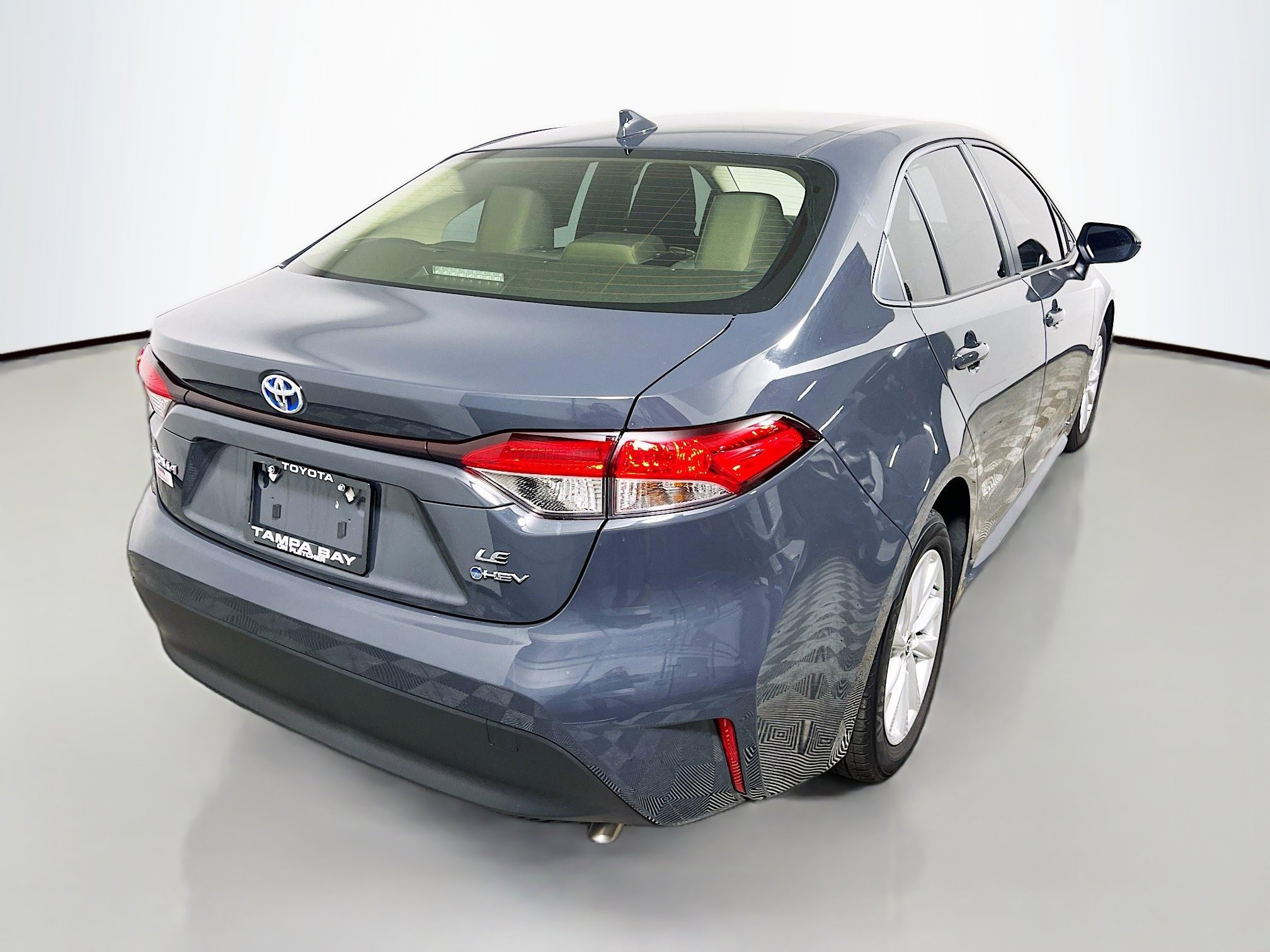 Used 2025 Toyota Corolla LE w/ LE Premium Package image 4