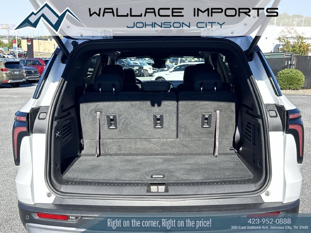 Used 2025 Chevrolet Traverse LT FWD image 41