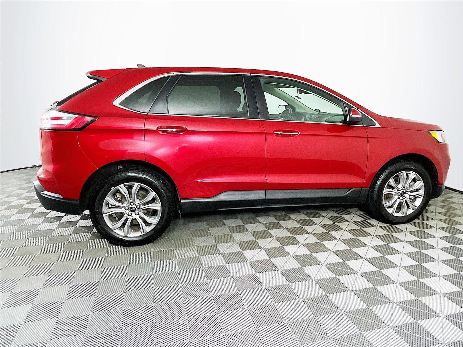 Used 2023 Ford Edge Titanium image 10