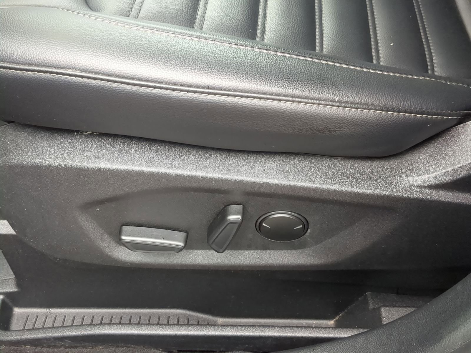 Used 2023 Ford Edge SEL image 20