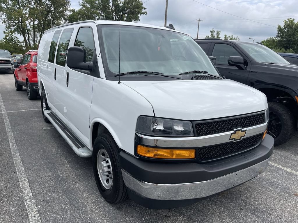 Used 2025 Chevrolet Express 2500 w/ Driver Convenience Package RWD image 11