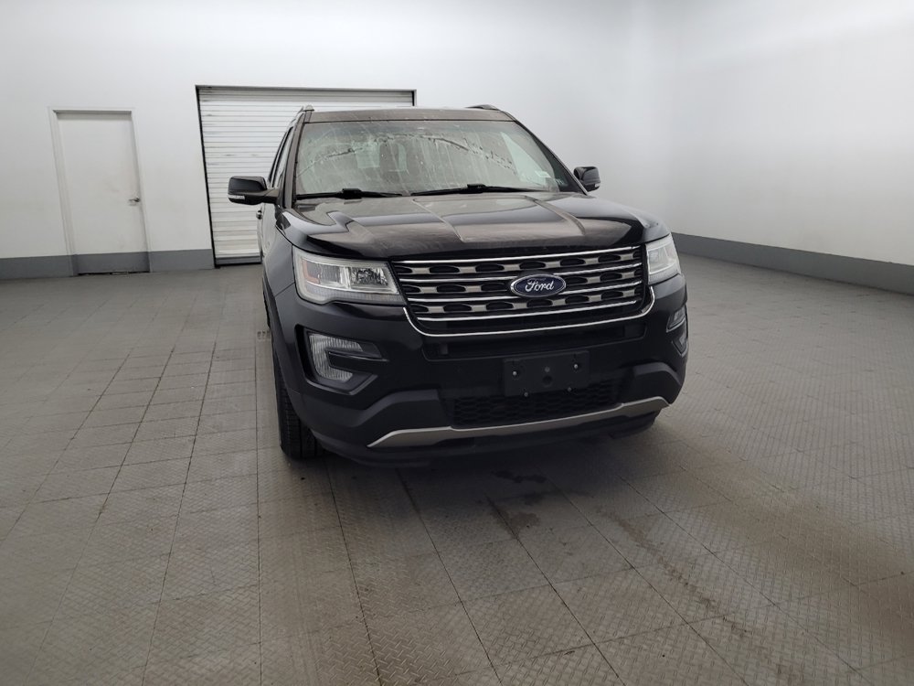 Used 2017 Ford Explorer XLT w/ Equipment Group 201A AWD/4WD image 14