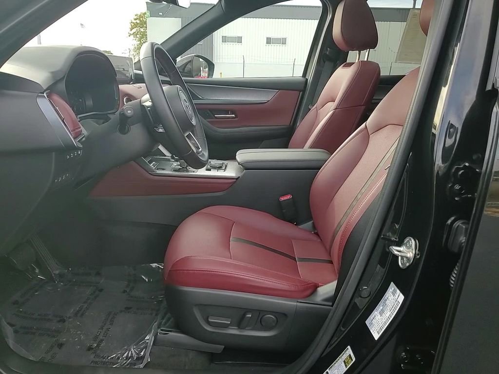 Certified 2025 MAZDA CX-70 Plug-In Hybrid w/ Premium Plus image 12