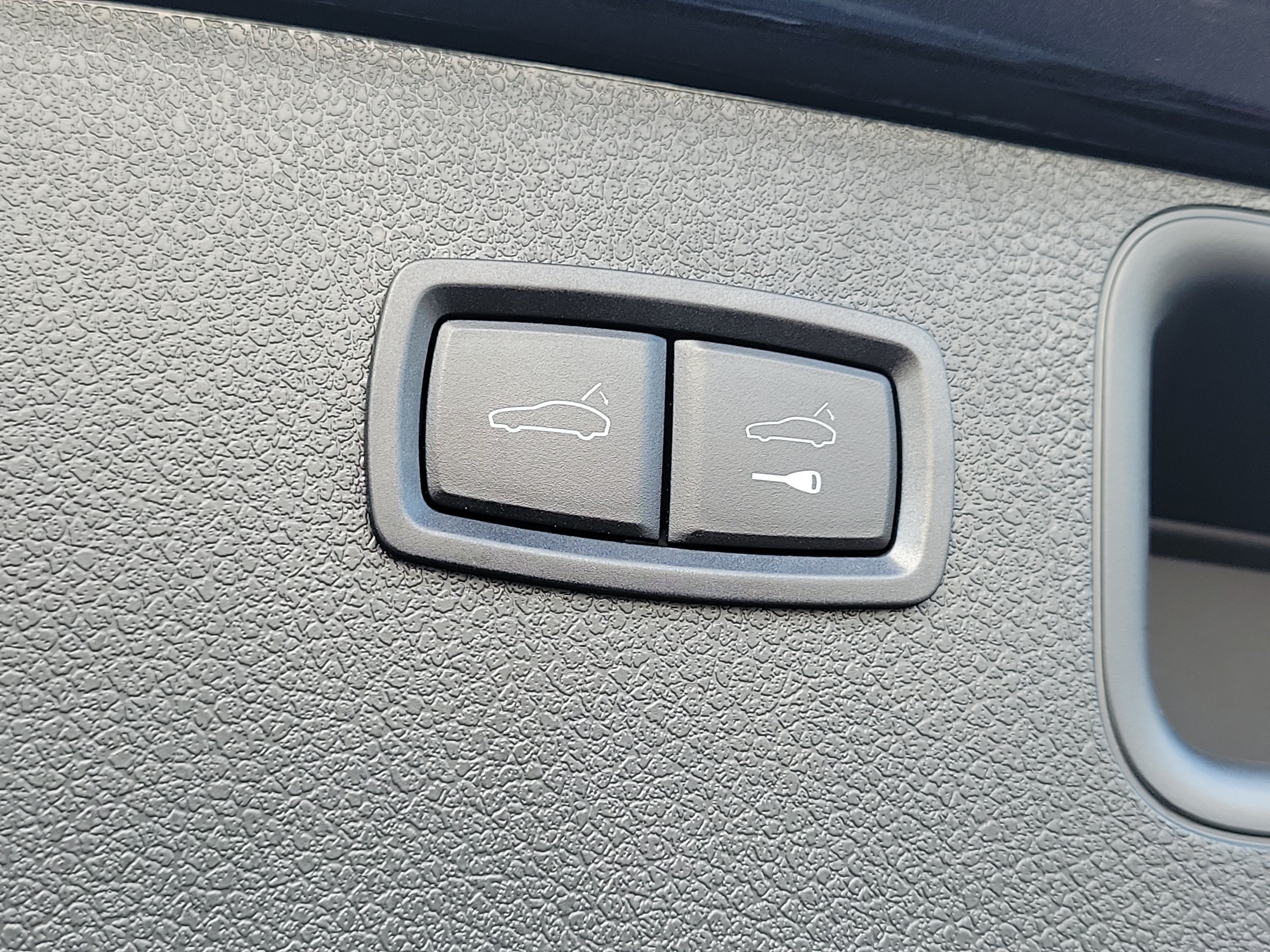 Used 2024 Porsche Macan S AWD/4WD image 8