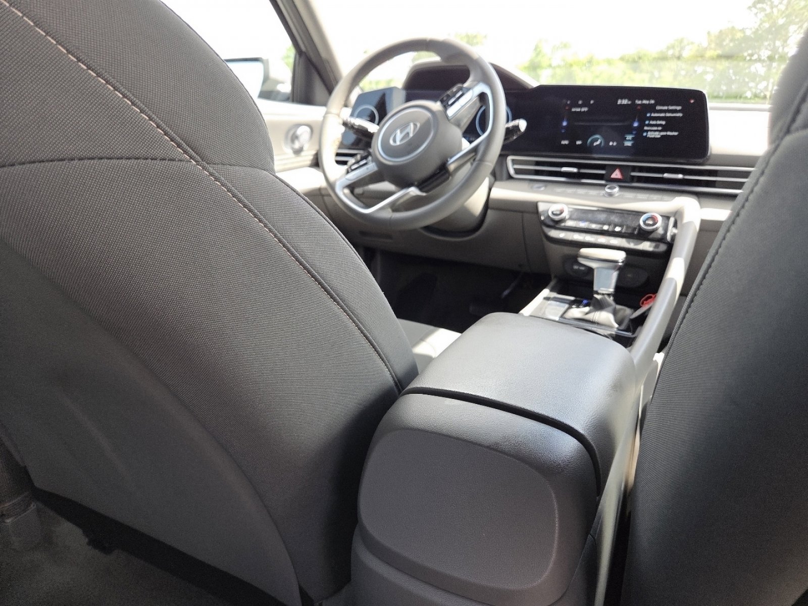 Used 2025 Hyundai Elantra SEL FWD image 24