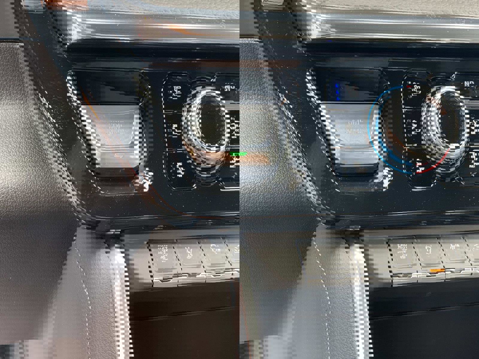 New 2026 GMC Sierra 2500 Denali w/ Denali Reserve Package image 16