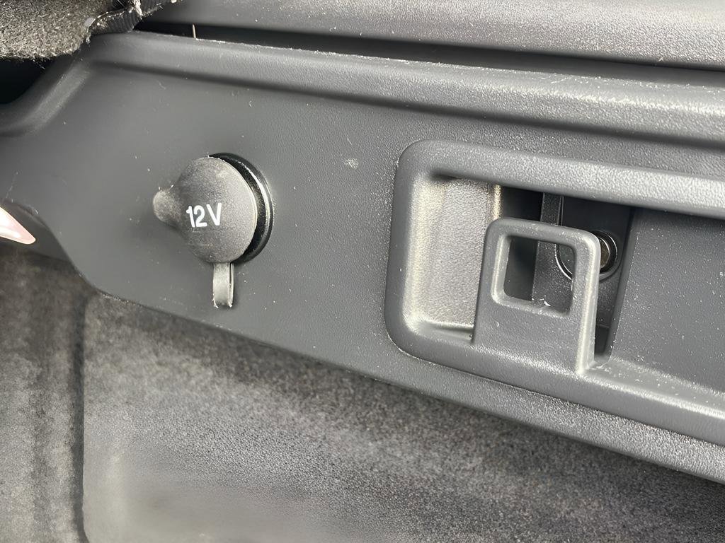 Used 2018 Jaguar F-PACE Premium image 17