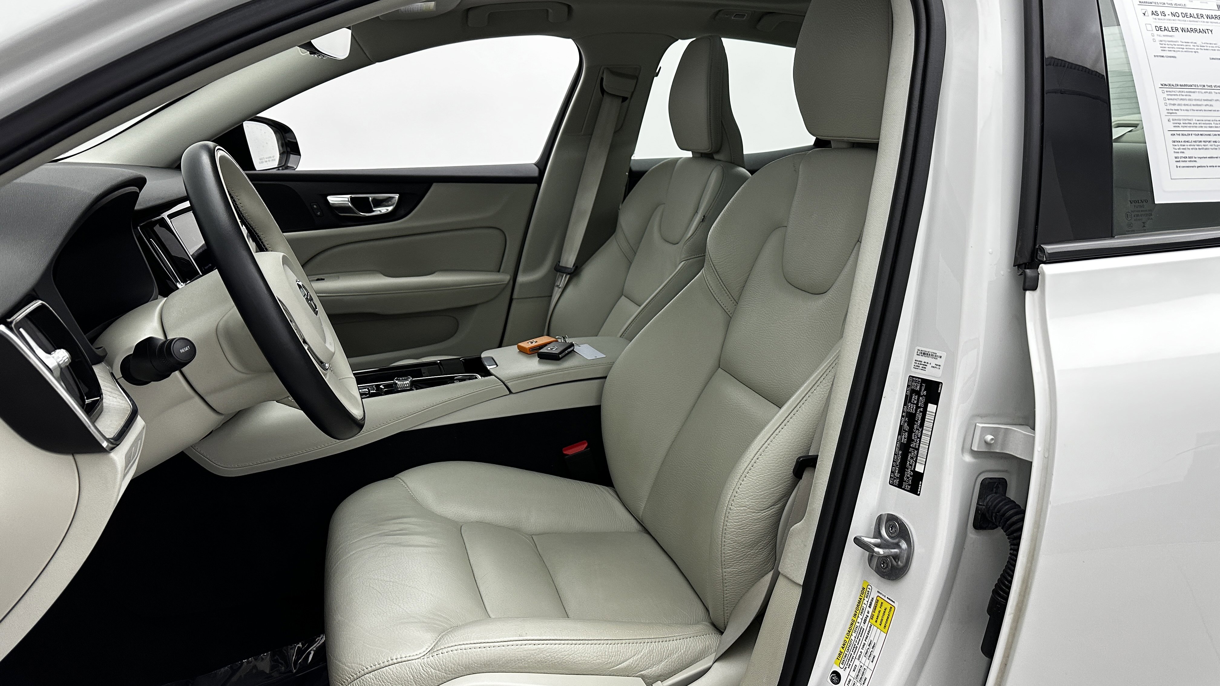 Used 2023 Volvo S60 T8 Plus image 16