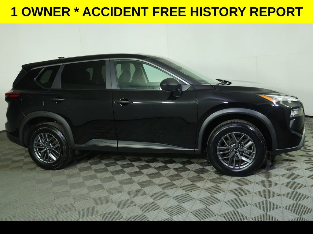 Used 2024 Nissan Rogue S image 2