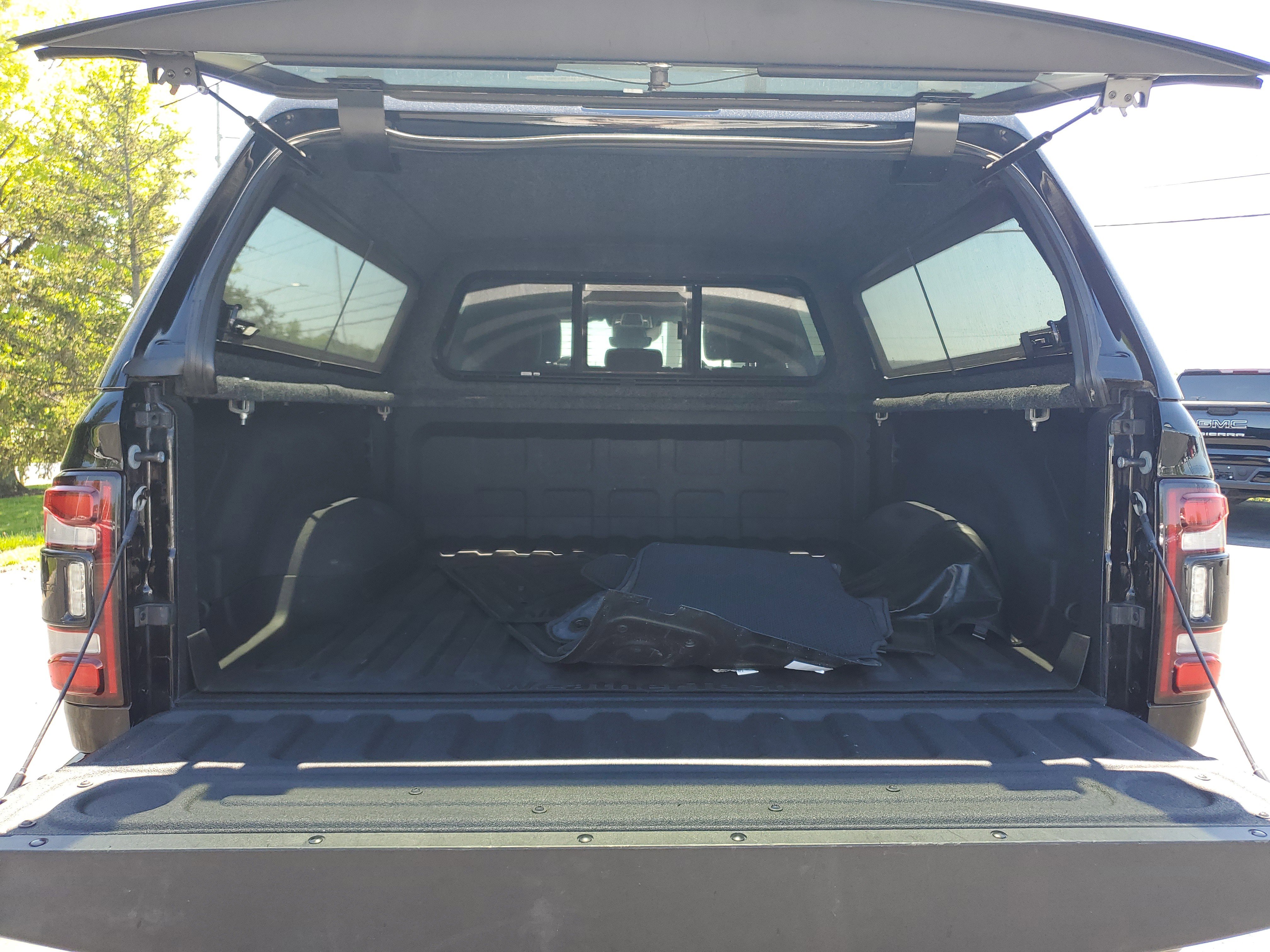 Used 2019 RAM 2500 Laramie w/ Black Appearance Package image 7