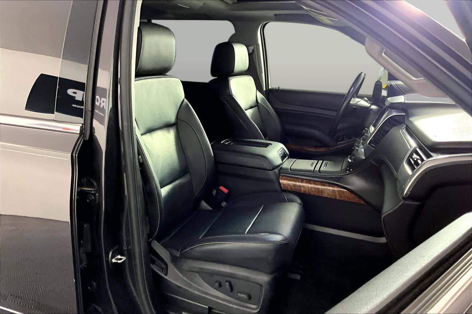 Used 2017 Chevrolet Suburban Premier AWD/4WD image 9