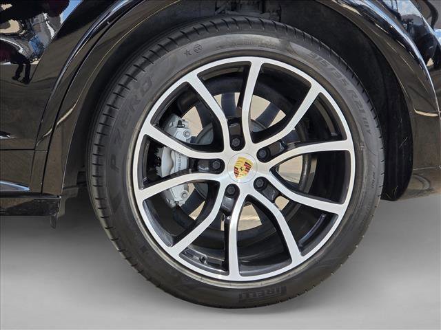 Used 2019 Porsche Cayenne Turbo image 9