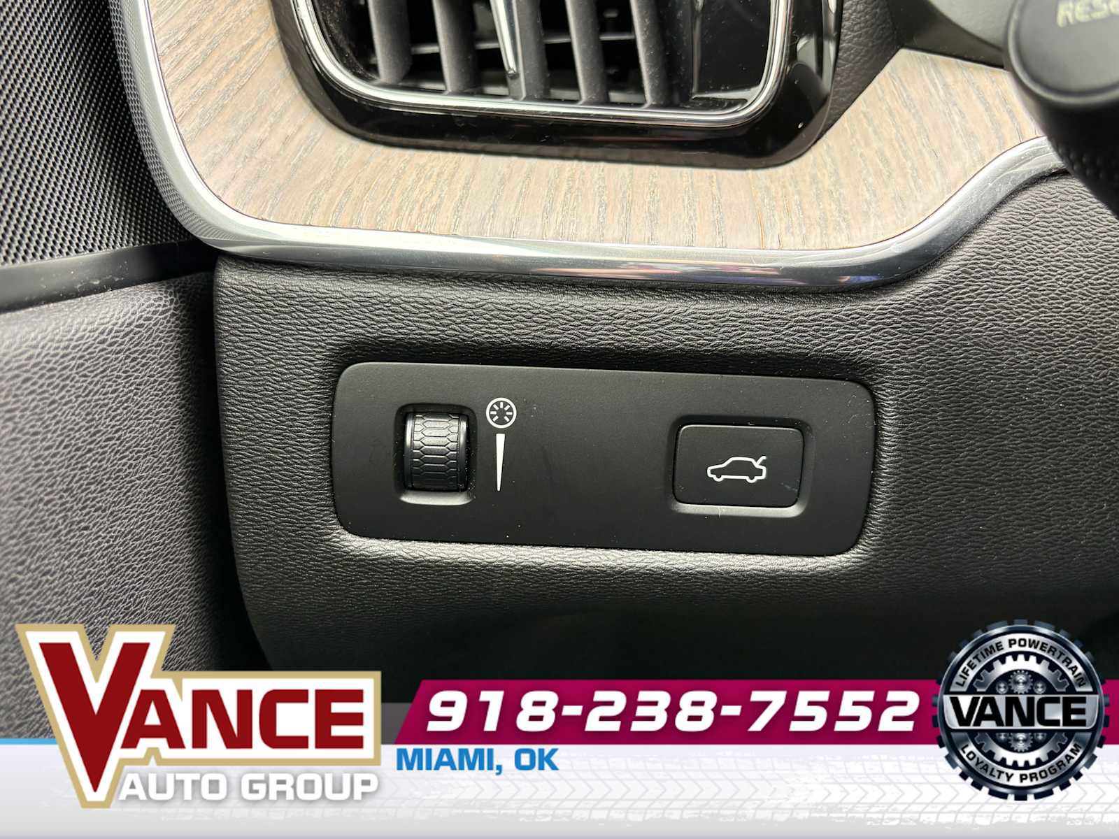 Used 2018 Volvo XC60 T6 Inscription w/ Advanced Package image 30