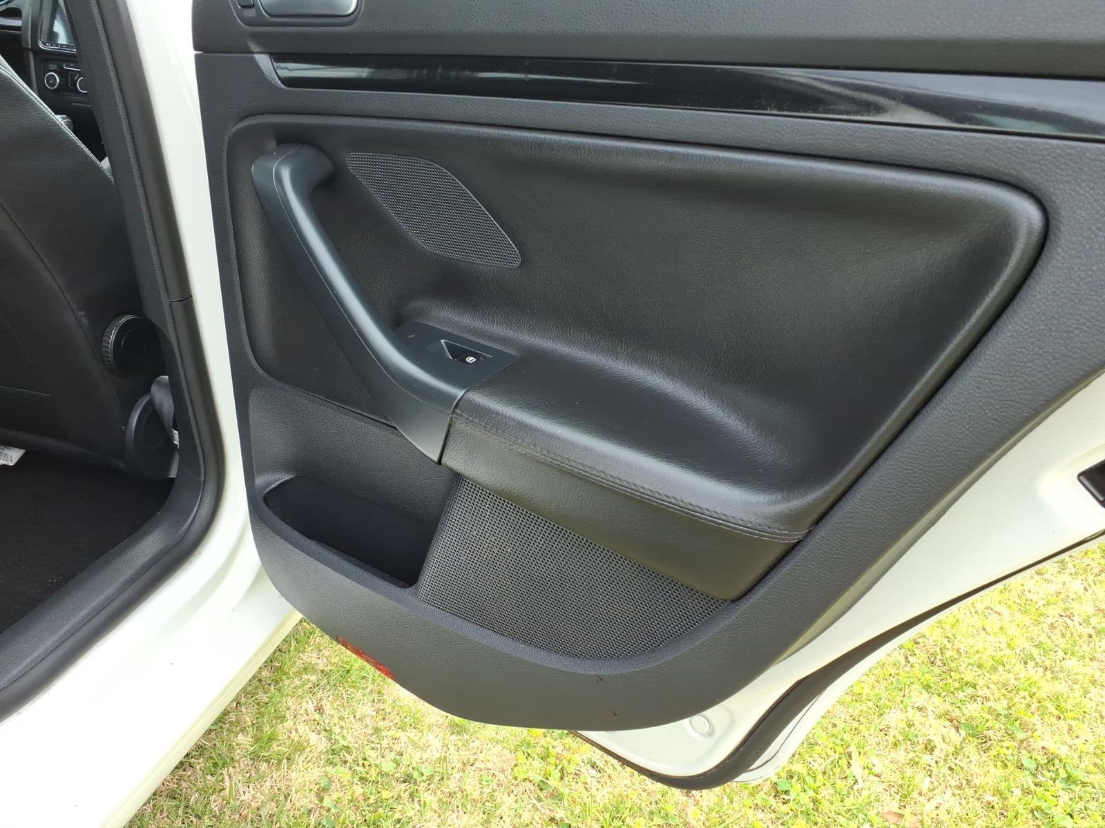 Used 2013 Volkswagen Jetta TDI image 10