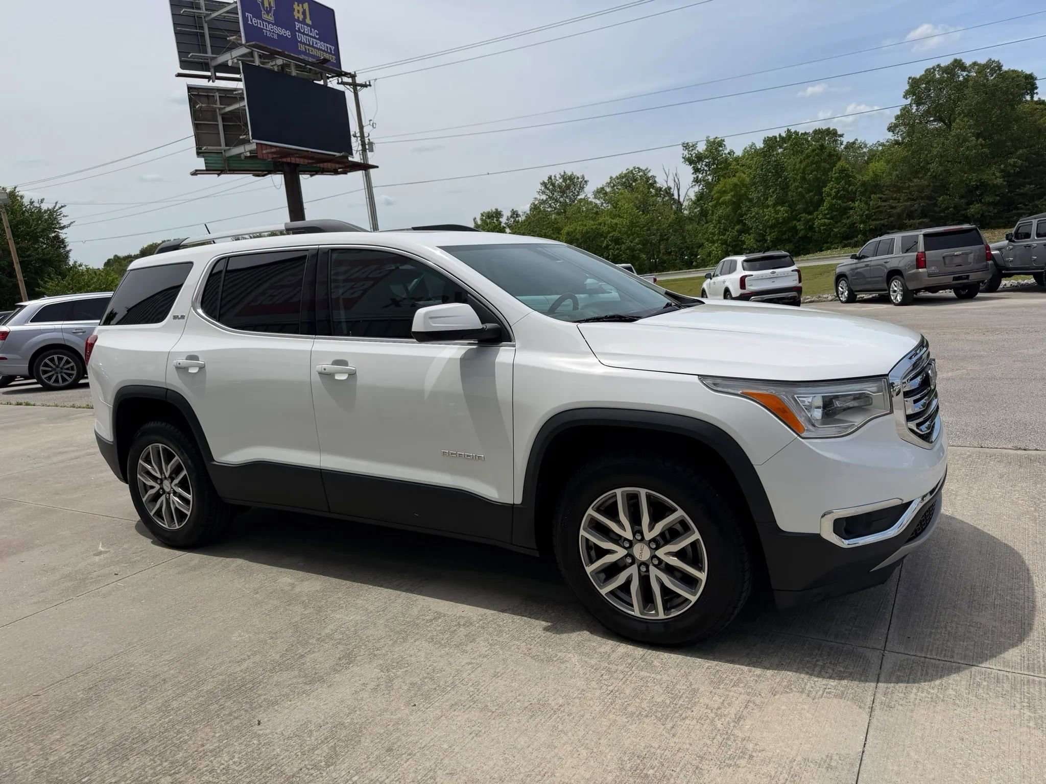 Used 2017 GMC Acadia SLE w/ Driver Alert Package I AWD/4WD image 18