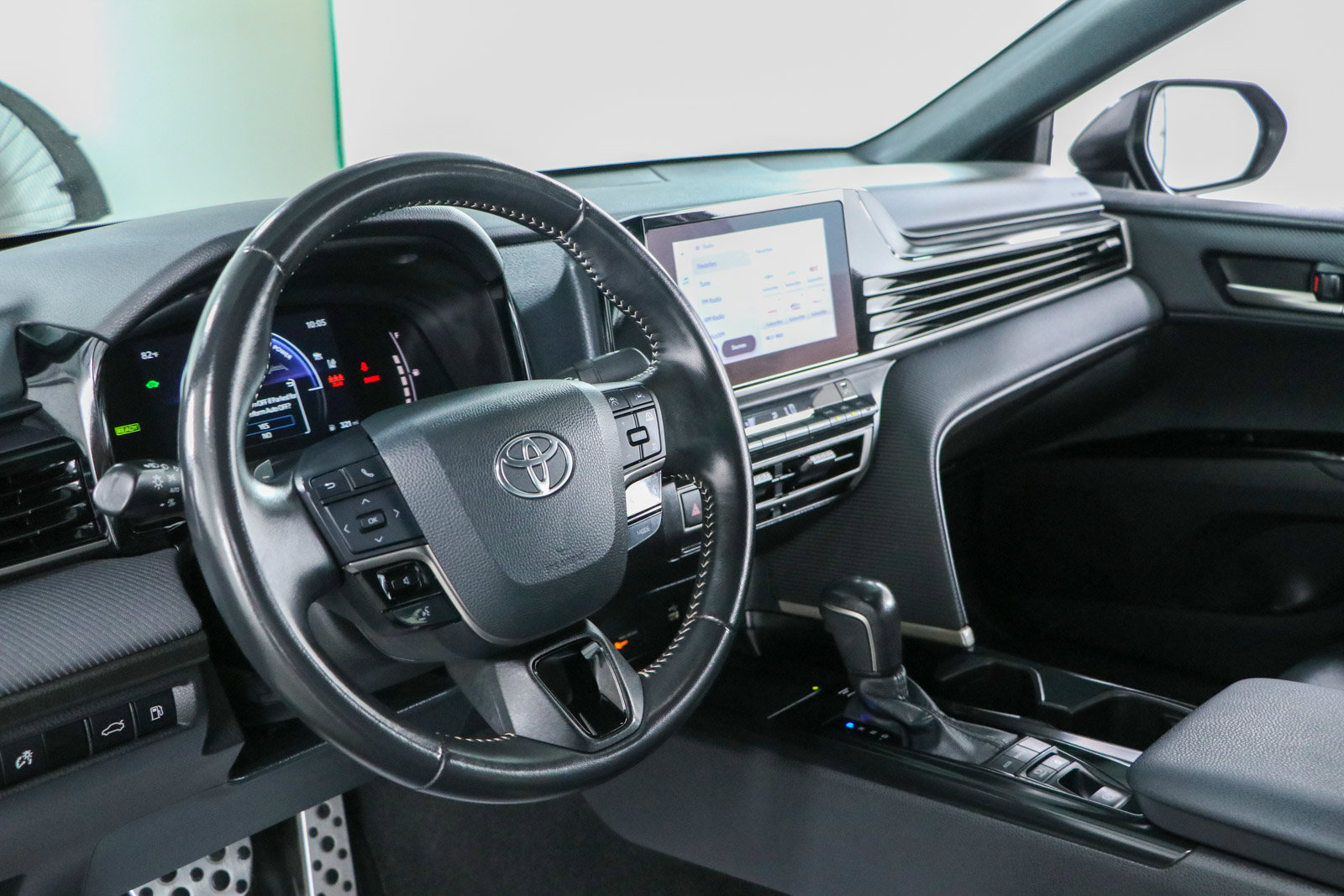 Used 2025 Toyota Camry SE FWD image 22