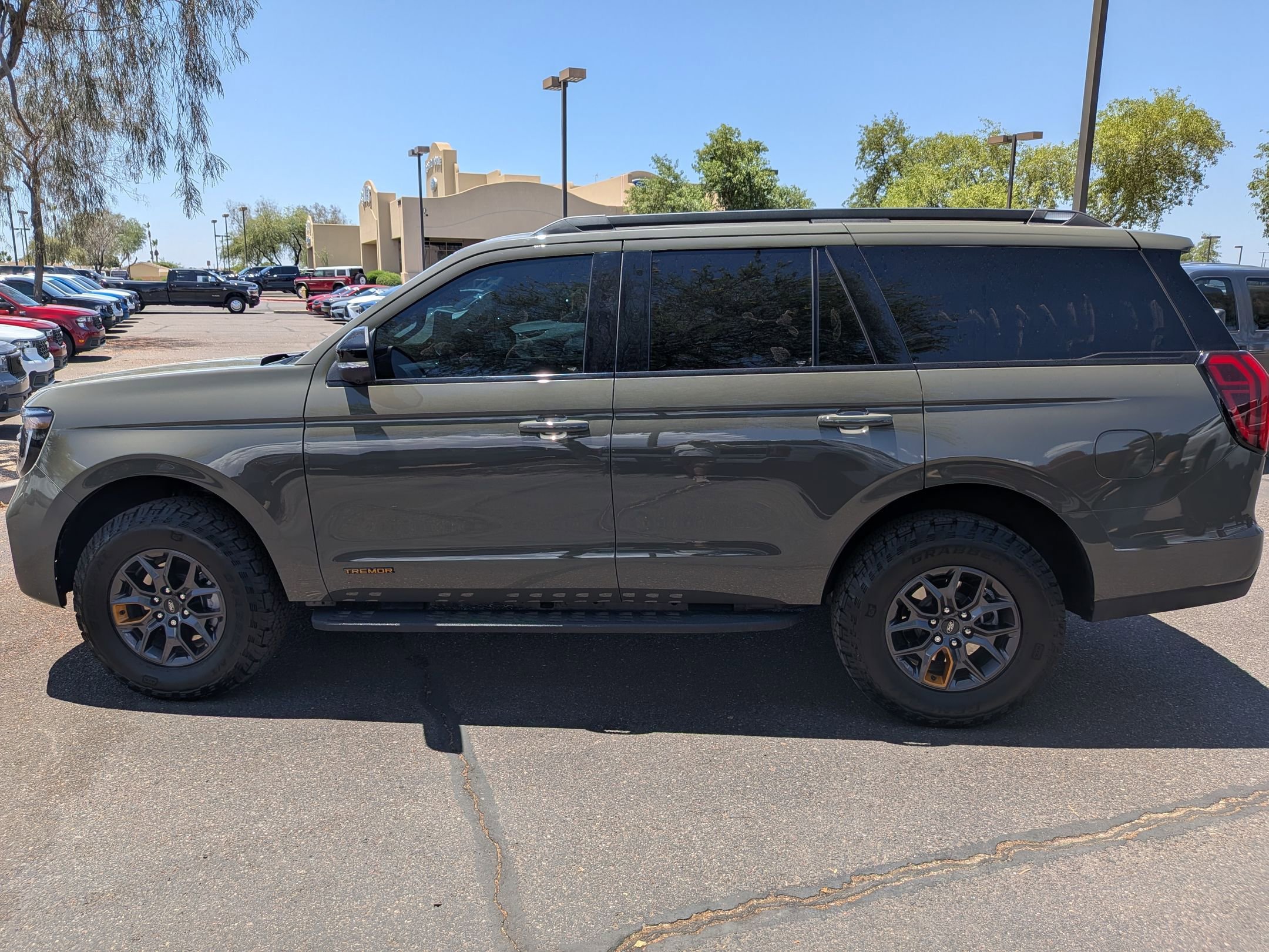 Used 2025 Ford Expedition Tremor AWD/4WD image 9